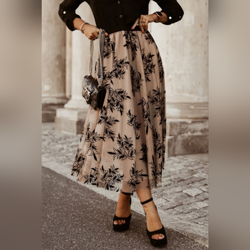 💟RESTOCKED💟 Floral Leaves Embroidered Maxi Skirt - Picture 1 of 12